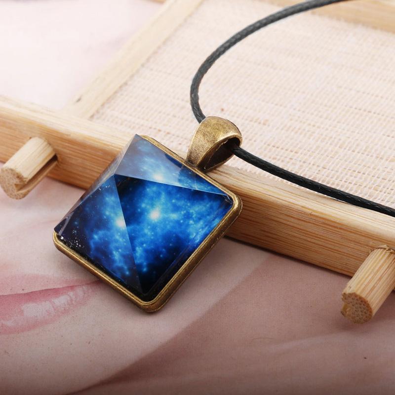 Collar de Cosmos Resplandeciente - Science Factory ES