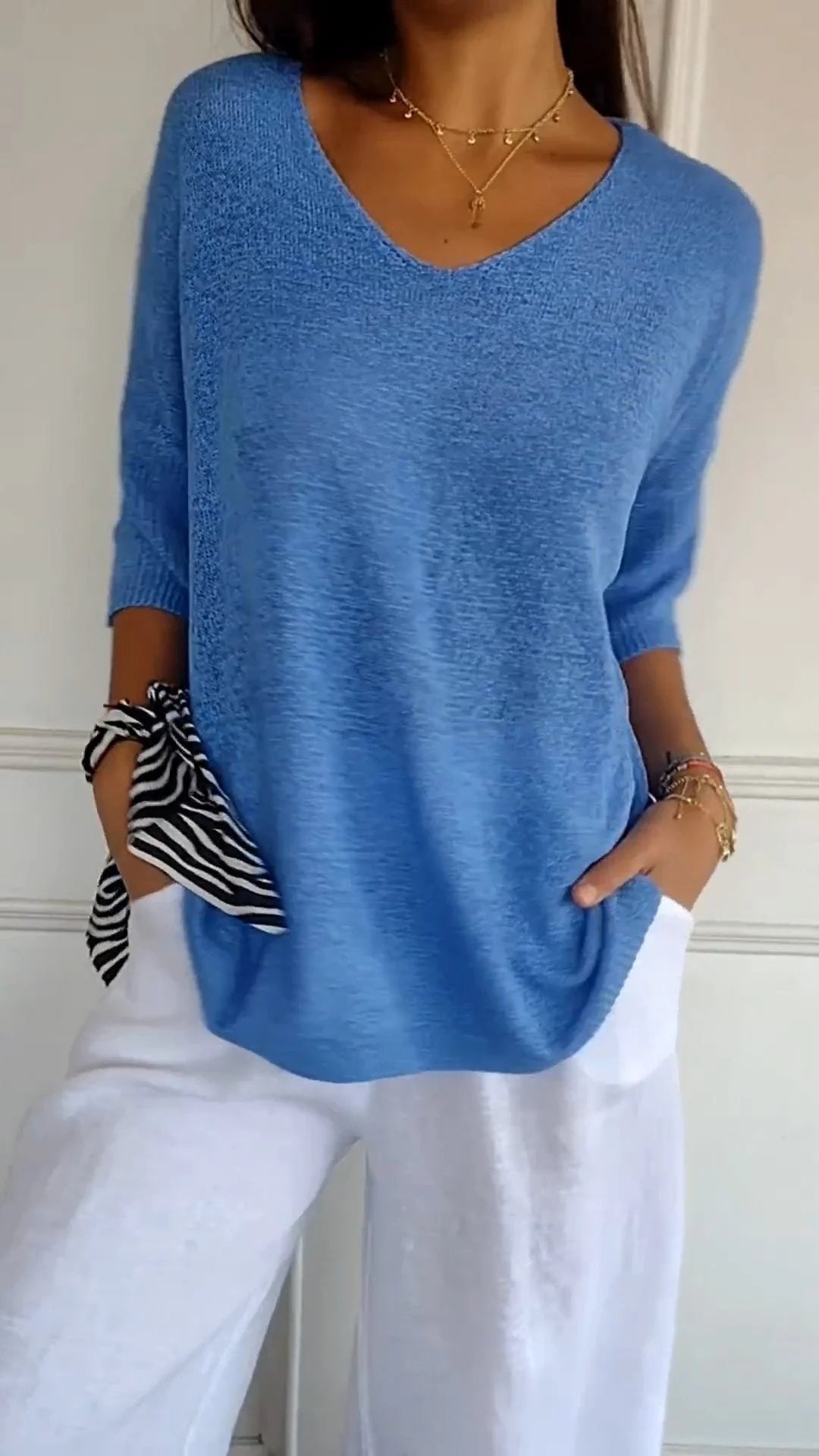 Chroma Chic™ Top de Punto con Cuello en V de Color Sólido