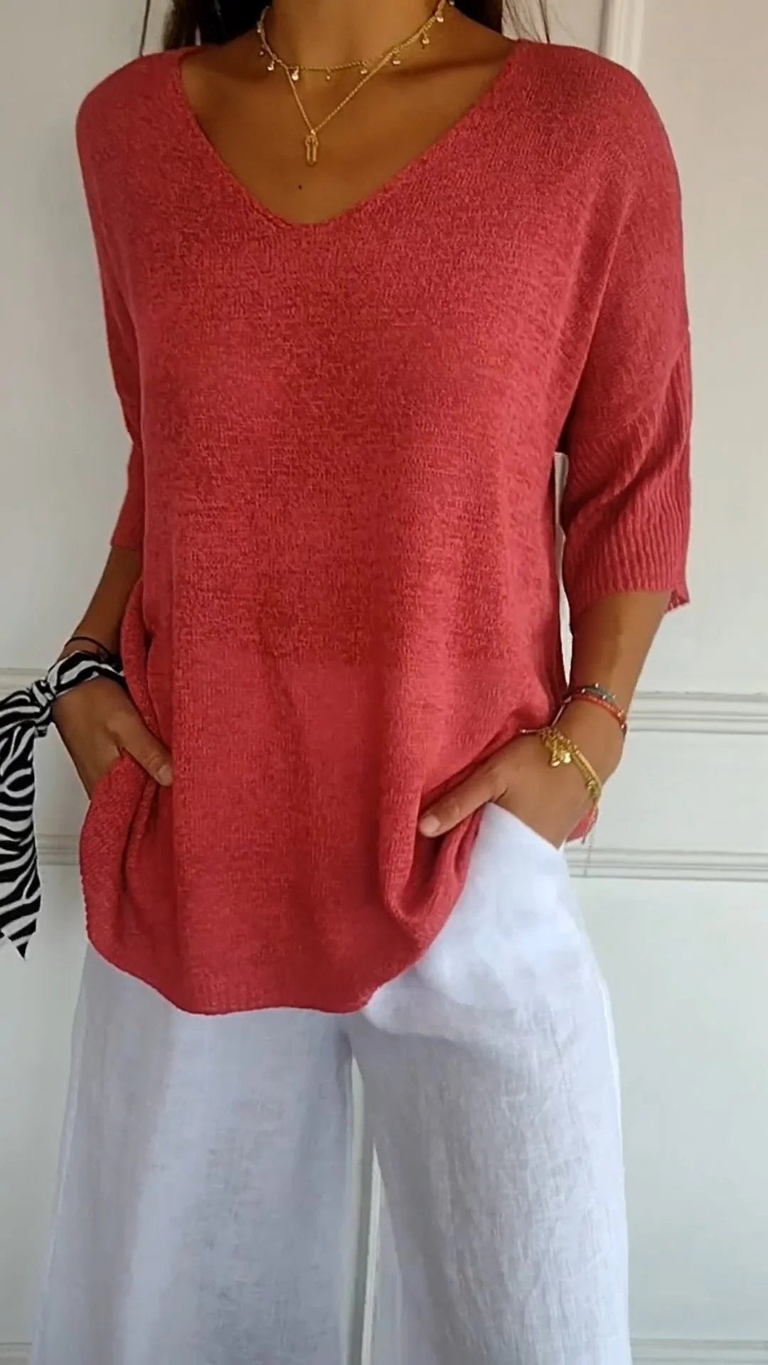 Chroma Chic™ Top de Punto con Cuello en V de Color Sólido