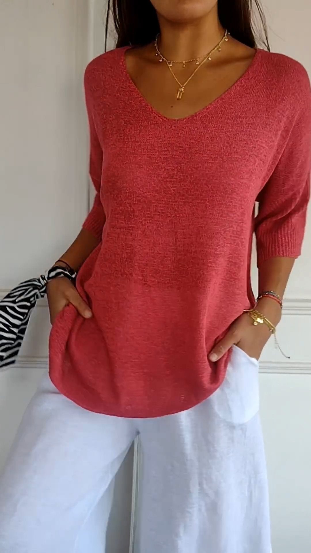 Chroma Chic™ Top de Punto con Cuello en V de Color Sólido