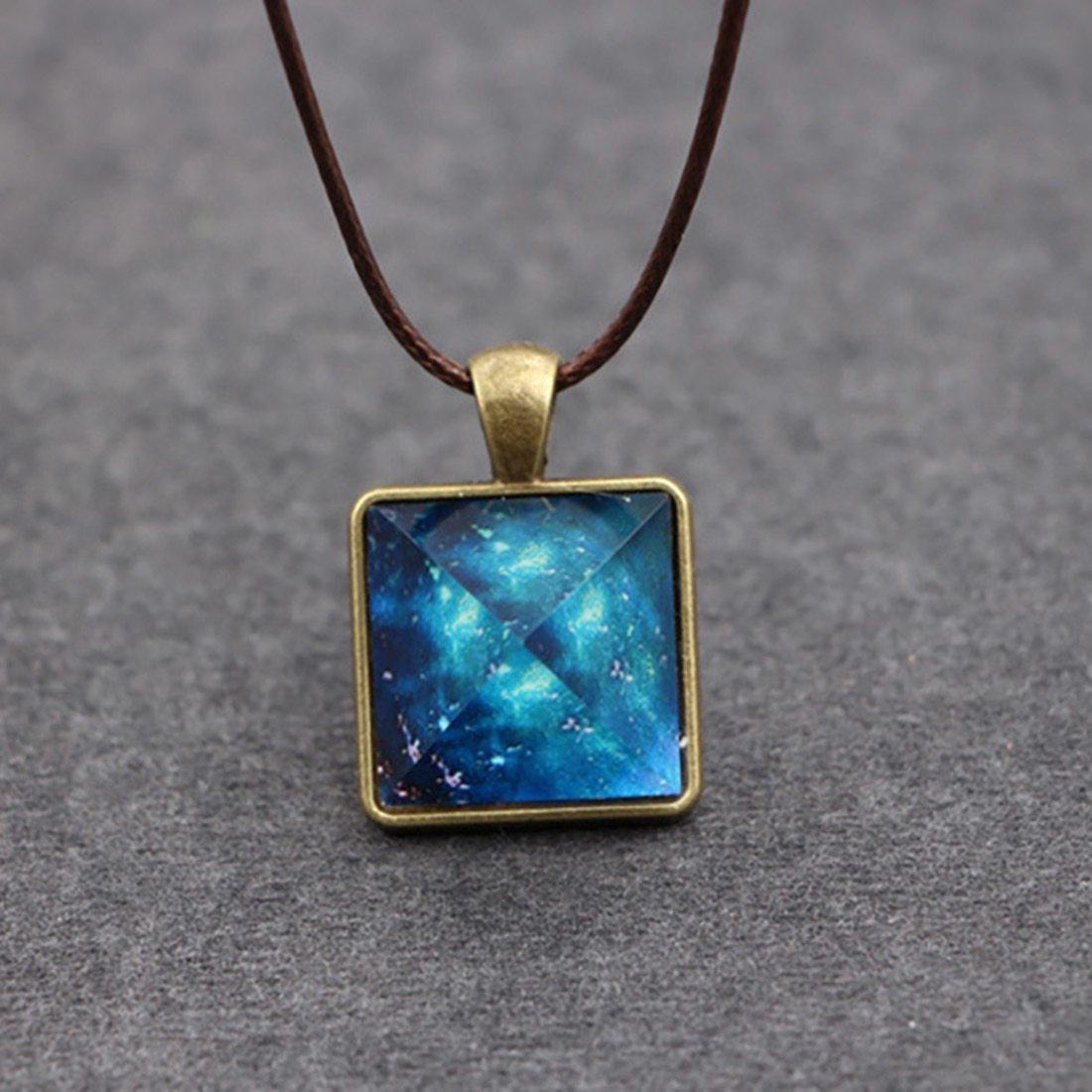 Collar de Cosmos Resplandeciente - Science Factory ES