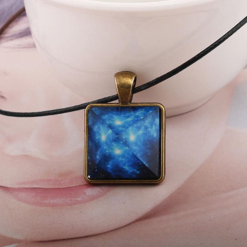 Collar de Cosmos Resplandeciente - Science Factory ES