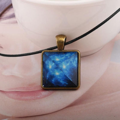 Collar de Cosmos Resplandeciente - Science Factory ES